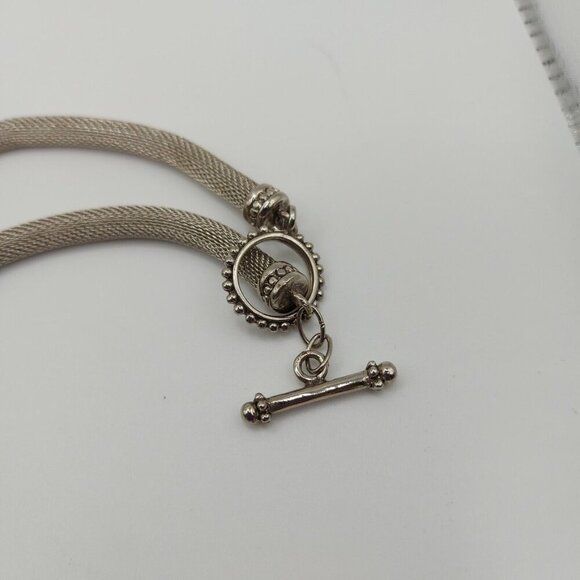 Vintage puffed heart locket necklace with blue crystal stone and floral details - Picture 2 of 7